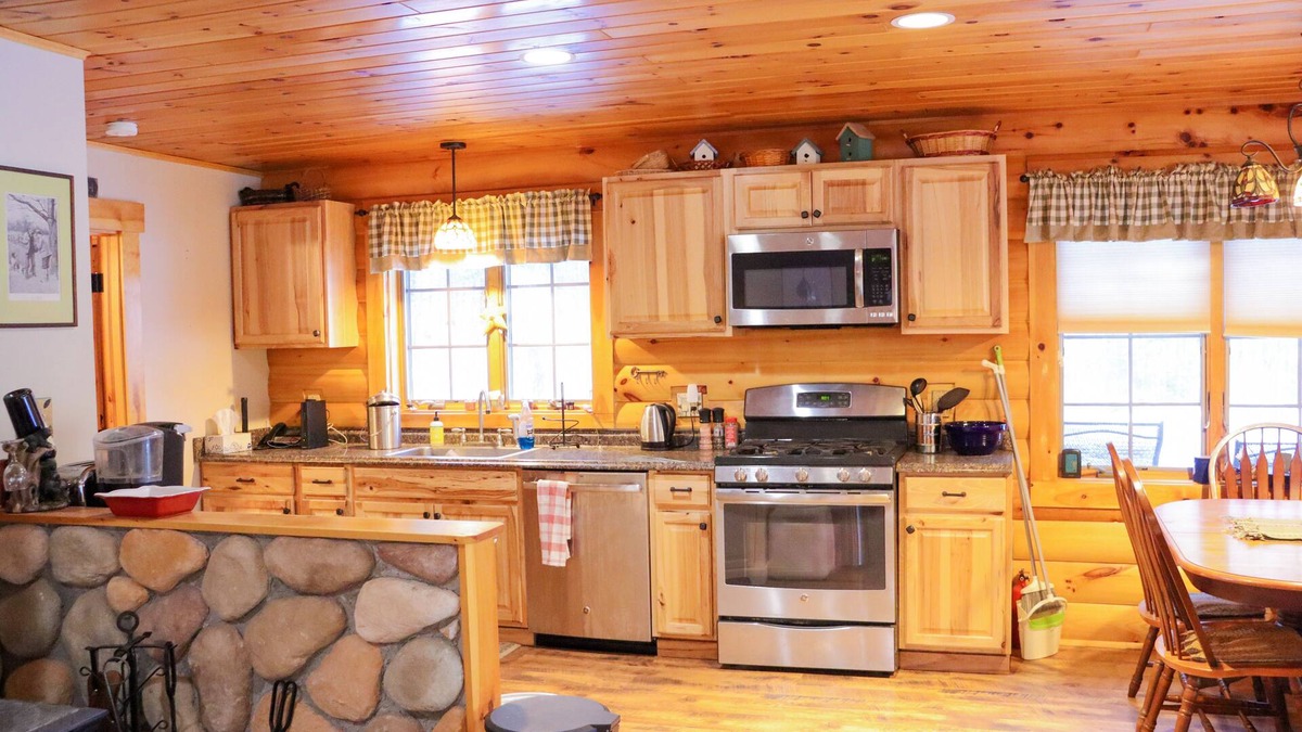 Rangeley Plantation Cabin | Pine View - tucked in the woods, with great amenities!