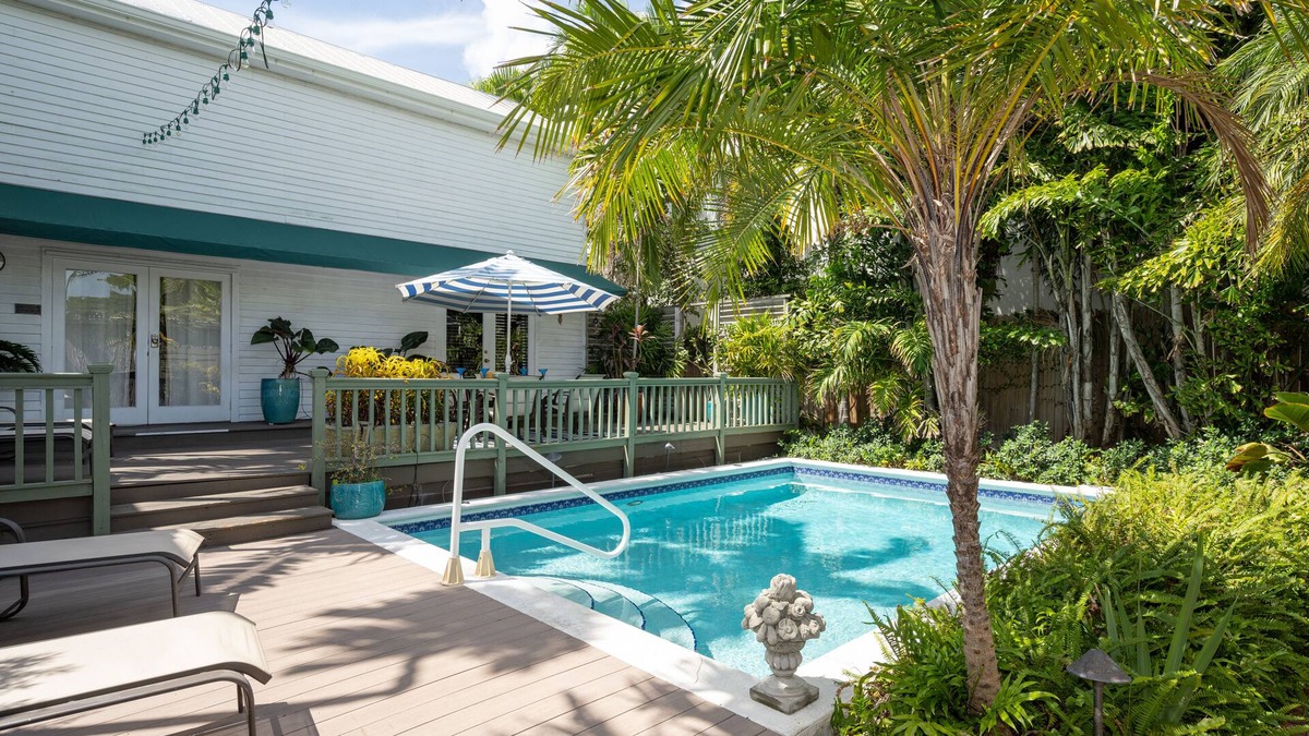 Downtown Cottage | PINEAPPLE COTTAGE: 2BR/2BA-Pvt Pool -1/2 block to Duval- RealKeyWest