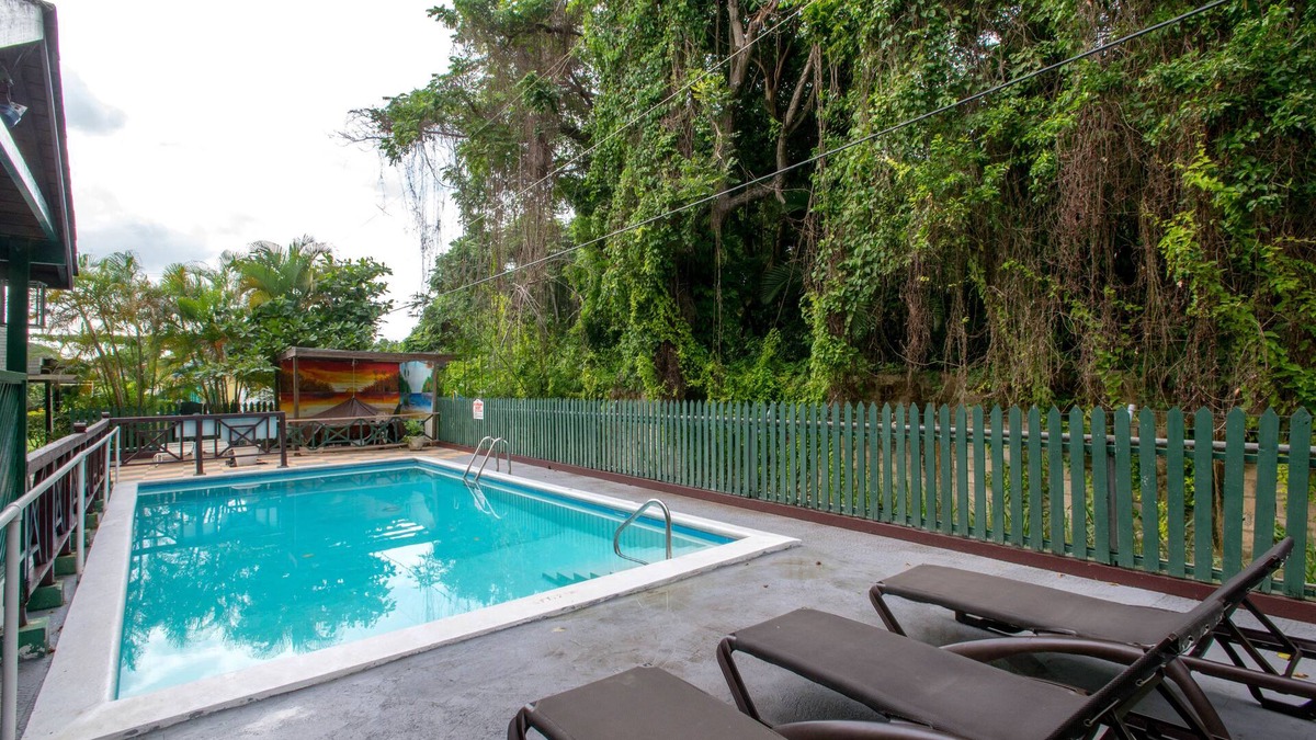 Ocho Rios Hotel | Pineapple Court Hotel