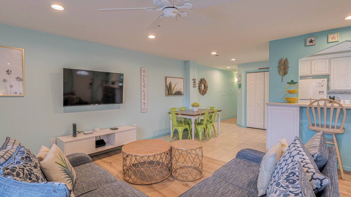North End Condo | Pineapple Pad:ACROSS from beach + boardwalk + parking w/Full Linen Service!