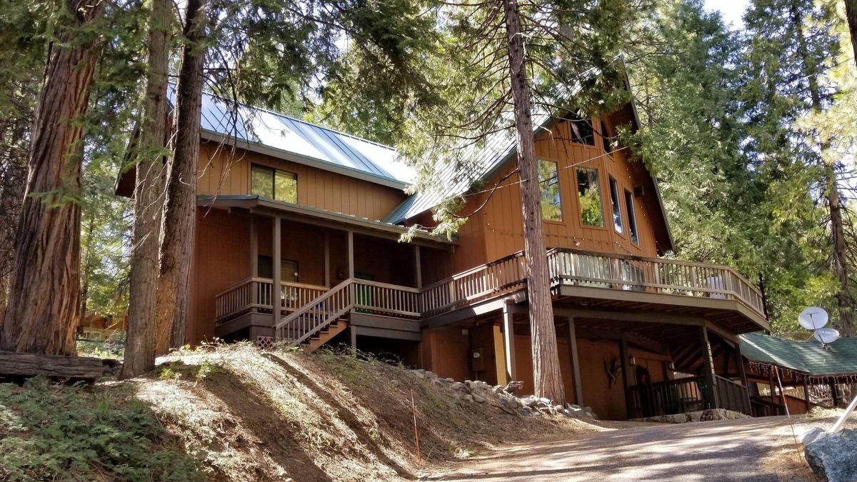 Long Barn Cabin | PinecrestAreaRentals #5 9/5-12/10 no holidays book 2 nights get 3rd night free.