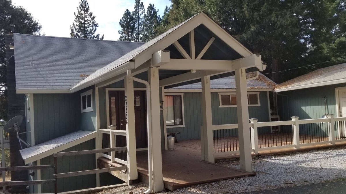Long Barn Cabin | Pinecrestarearentals #18 9/5-12/10 no holidays book 2 nights get 3rd night free.