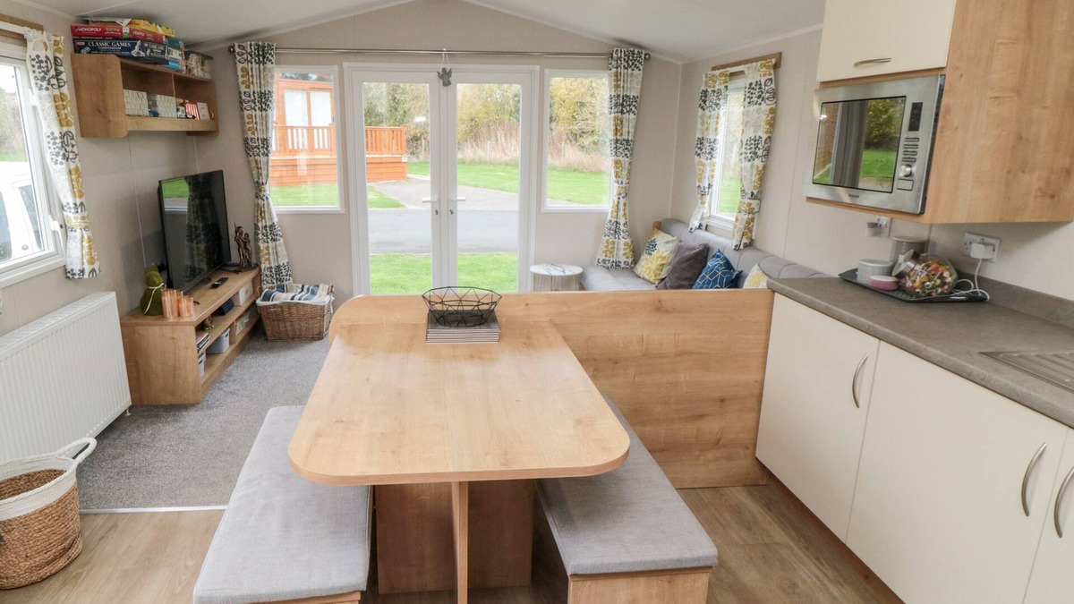 Cayton Bay Cottage | PINES 30, family friendly, country holiday cottage in Cayton