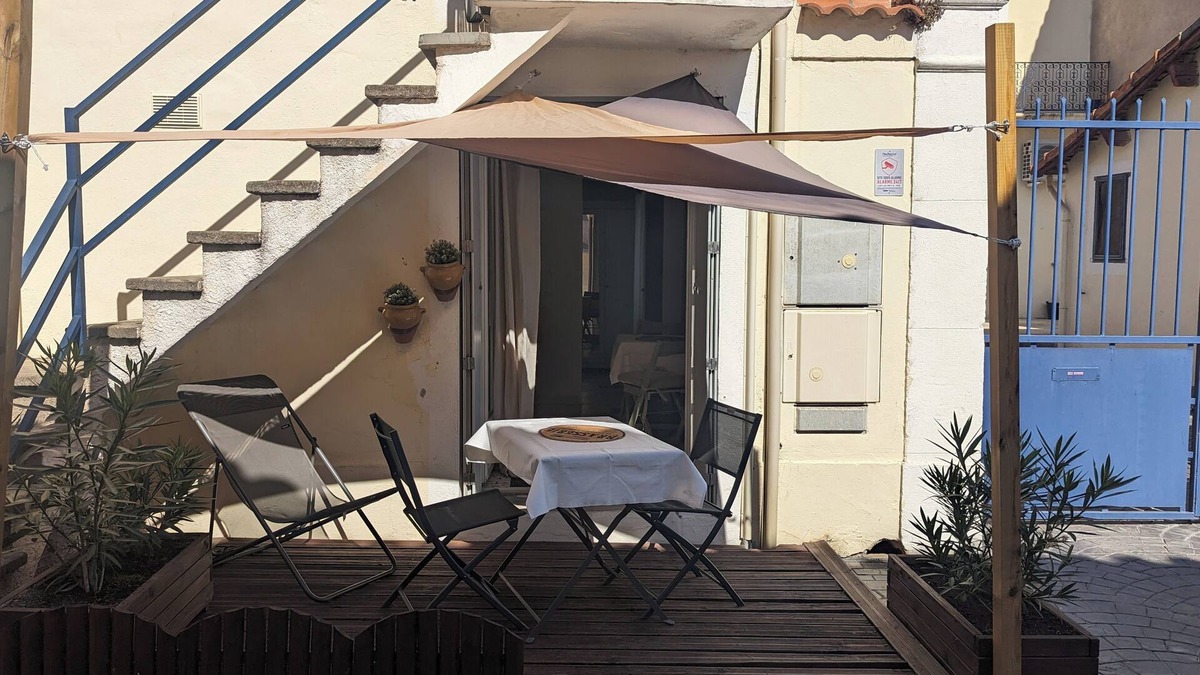 Pinet Apartment | Pinet apartment with terrace and high-speed wifi.
