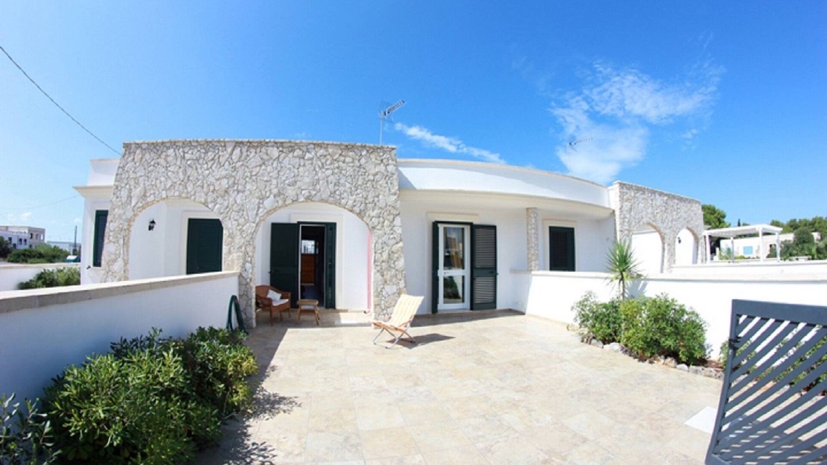 Marina di Mancaversa House | pinewood beach house