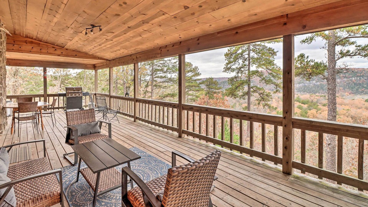 Boswell Cabin | Piney Bluff Retreat with Mountain Views!