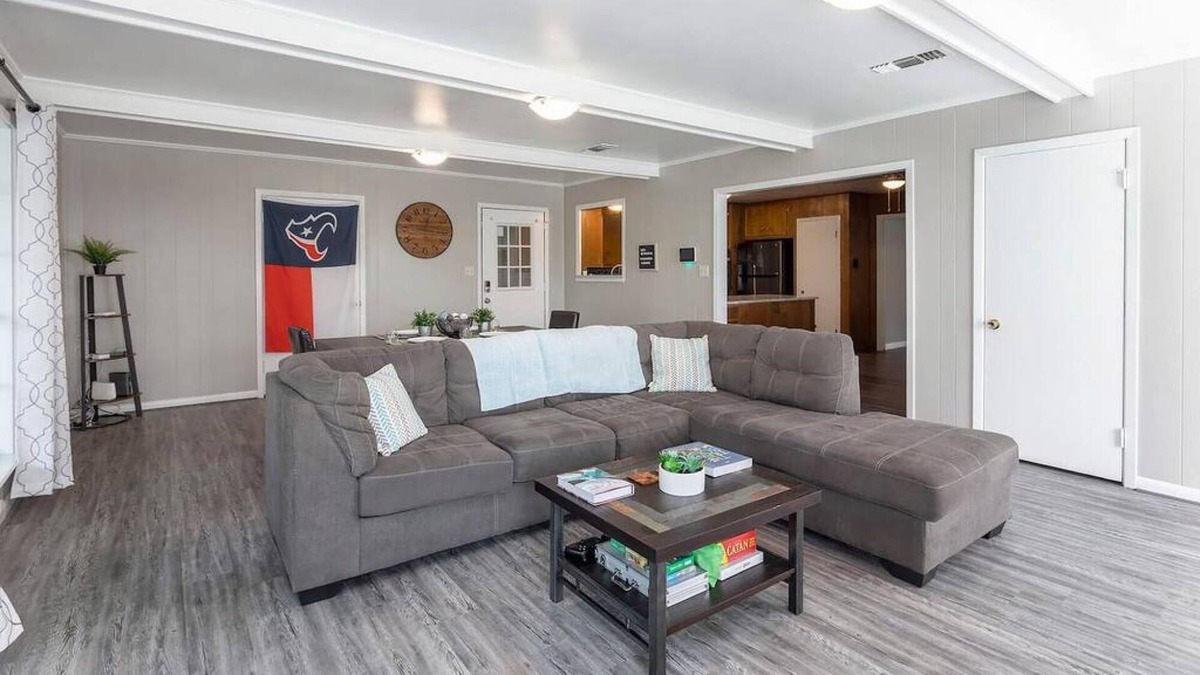 Huntsville House | Piney Woods No Service Fees Ping Pong Shsu