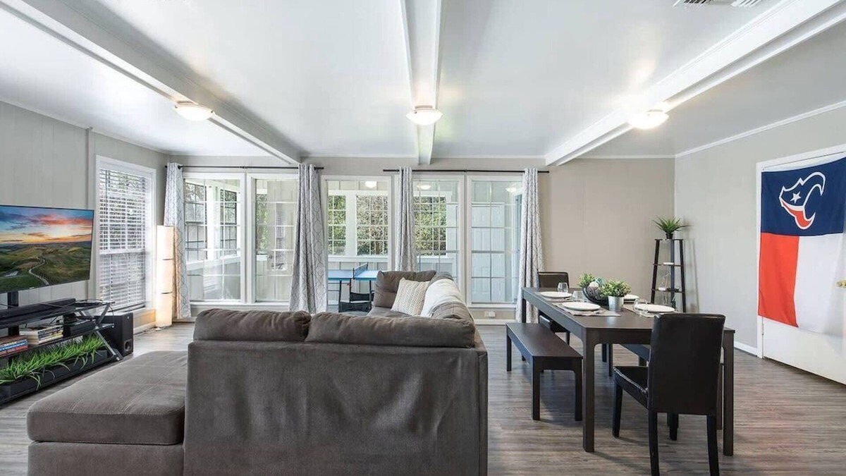 Huntsville House | Piney Woods | Spacious Retreat | Near Sam Houston!