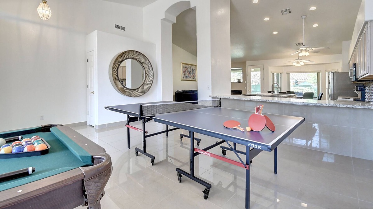 Avondale Villa | Ping Pong! Billiards! Fire Pit! Inner Sound System