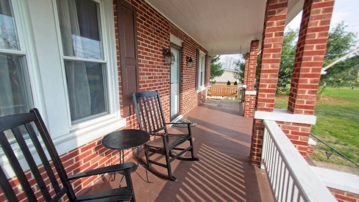 Rileyville House | Ping-Pong & Near Caverns - Mtn. Farmhouse