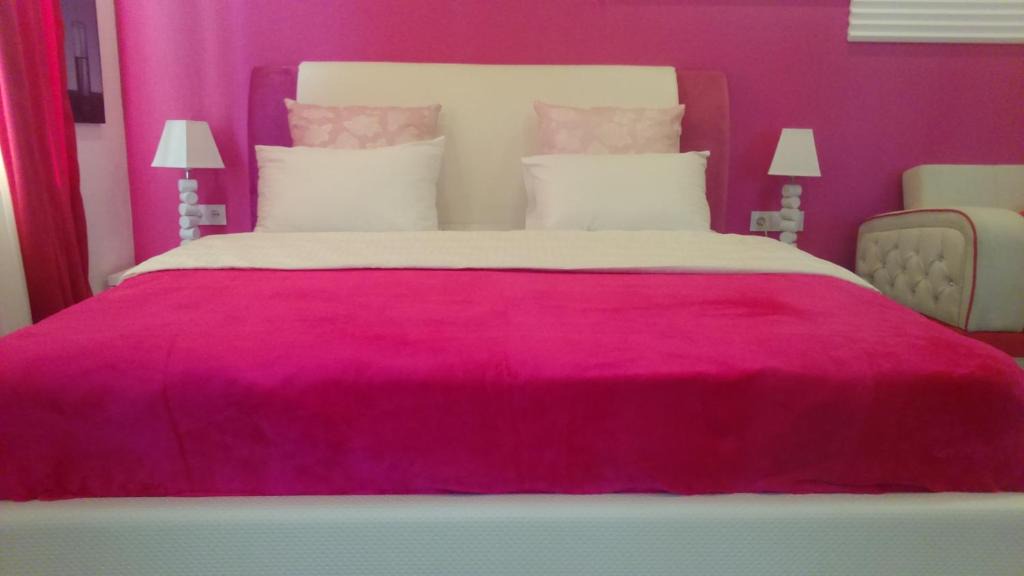Tbilisi Apartment | Pink Apartment near Airport