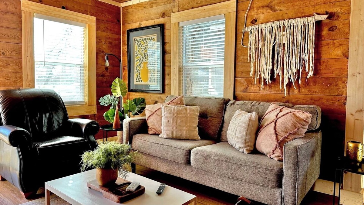 Blackshear-Prospect Hill House | Pink Bungalow . Sweet Location. Walkability