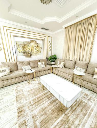 Al Jahra Apartment | Pink Flower
