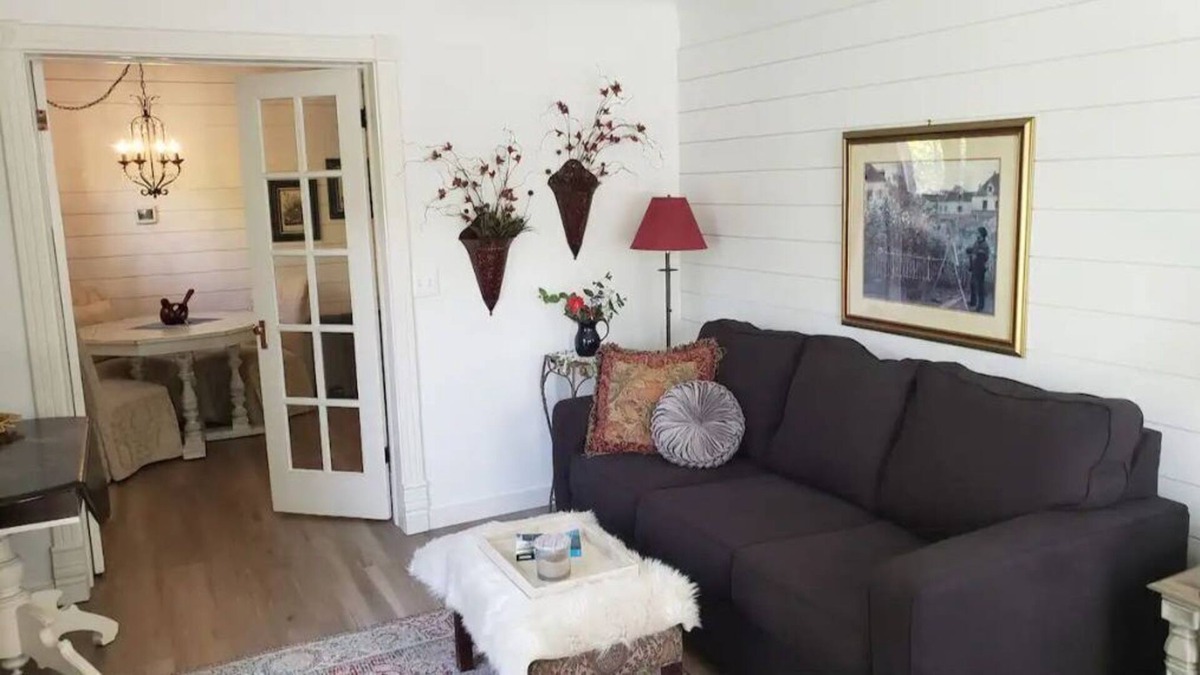 North End Cottage | Pink House Cottage with Private Entrance!
