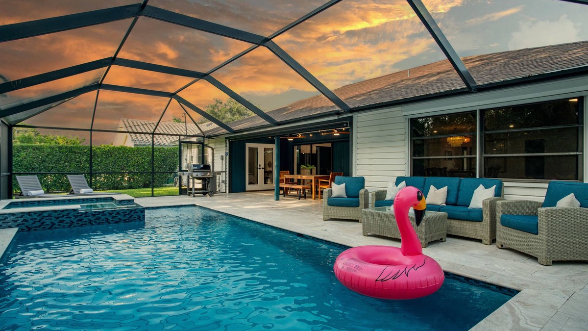 Bonita Springs Villa | Pink Palm Villa~Heated Salt Pool~5 min to beach