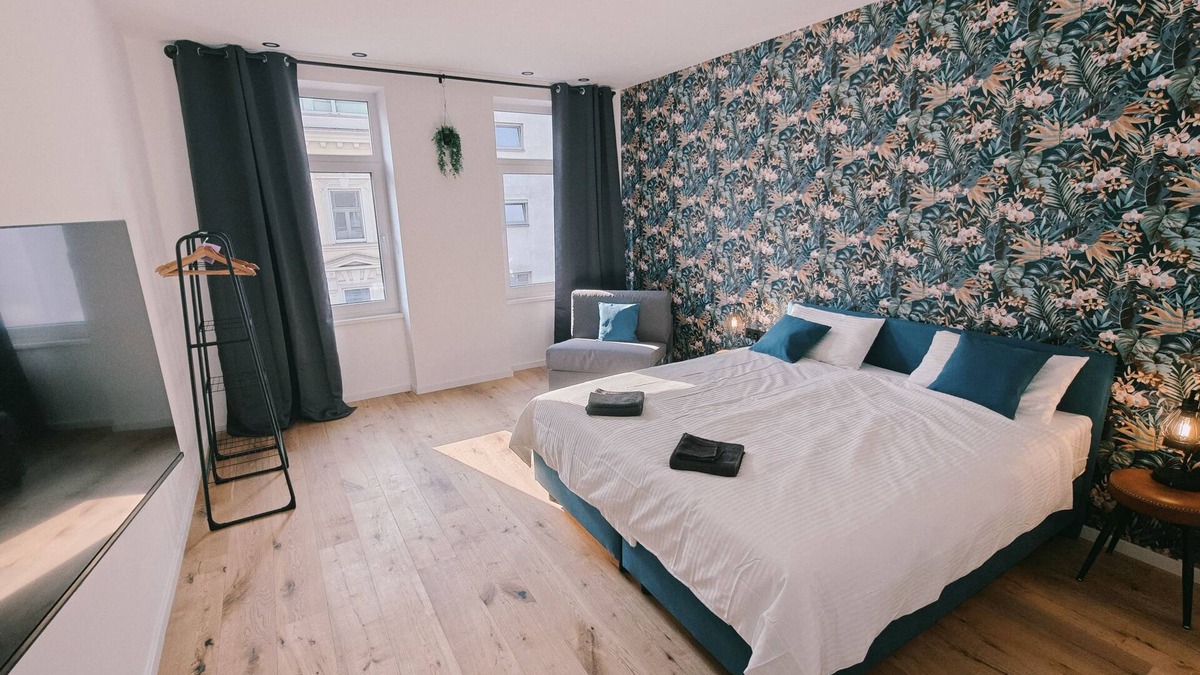 Favoriten Apartment | Pinke Orchidee APT an der U-Bahn-Station U1