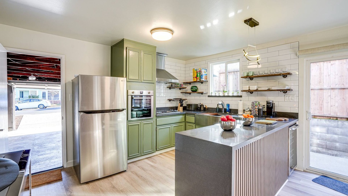 Pinole House | Pinole Oasis w/Gazebo & Gas Grill: Close to Napa