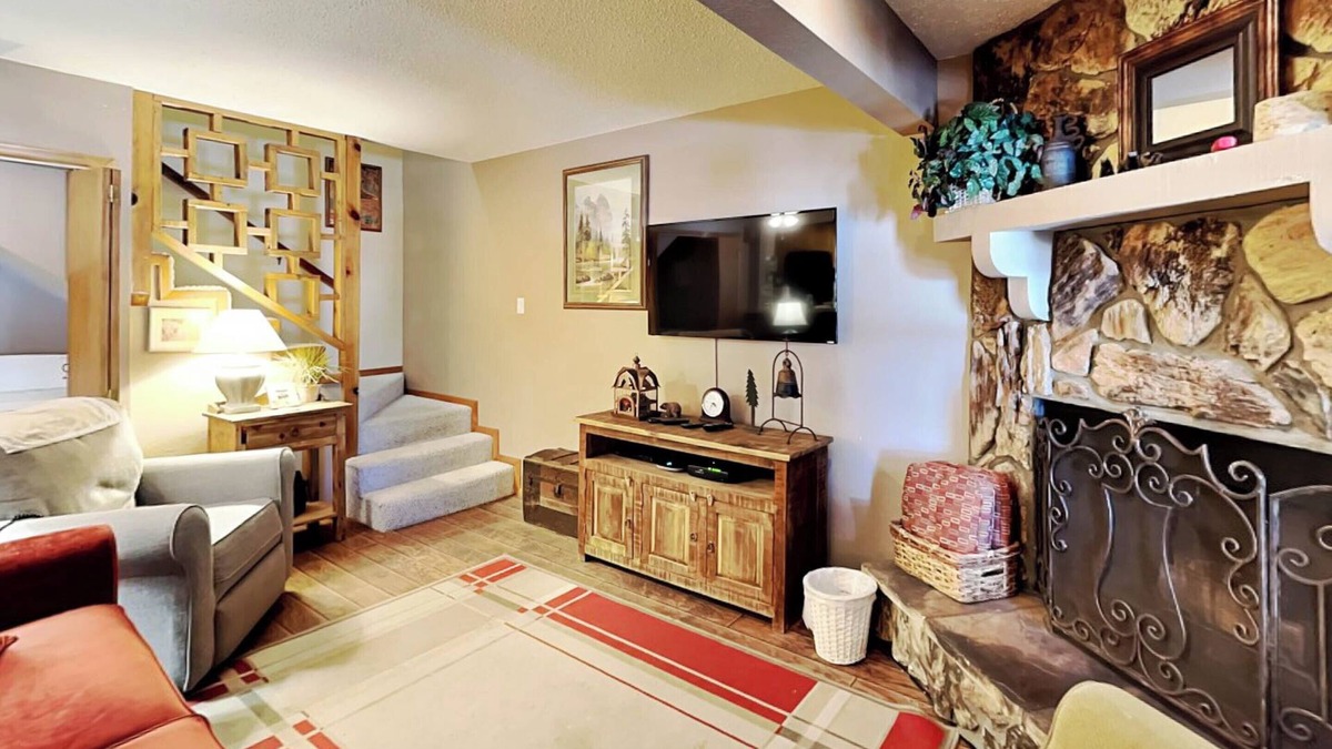 Ruidoso Condo | Pinon Park C11 | Cozy, Fireplace, Great Location