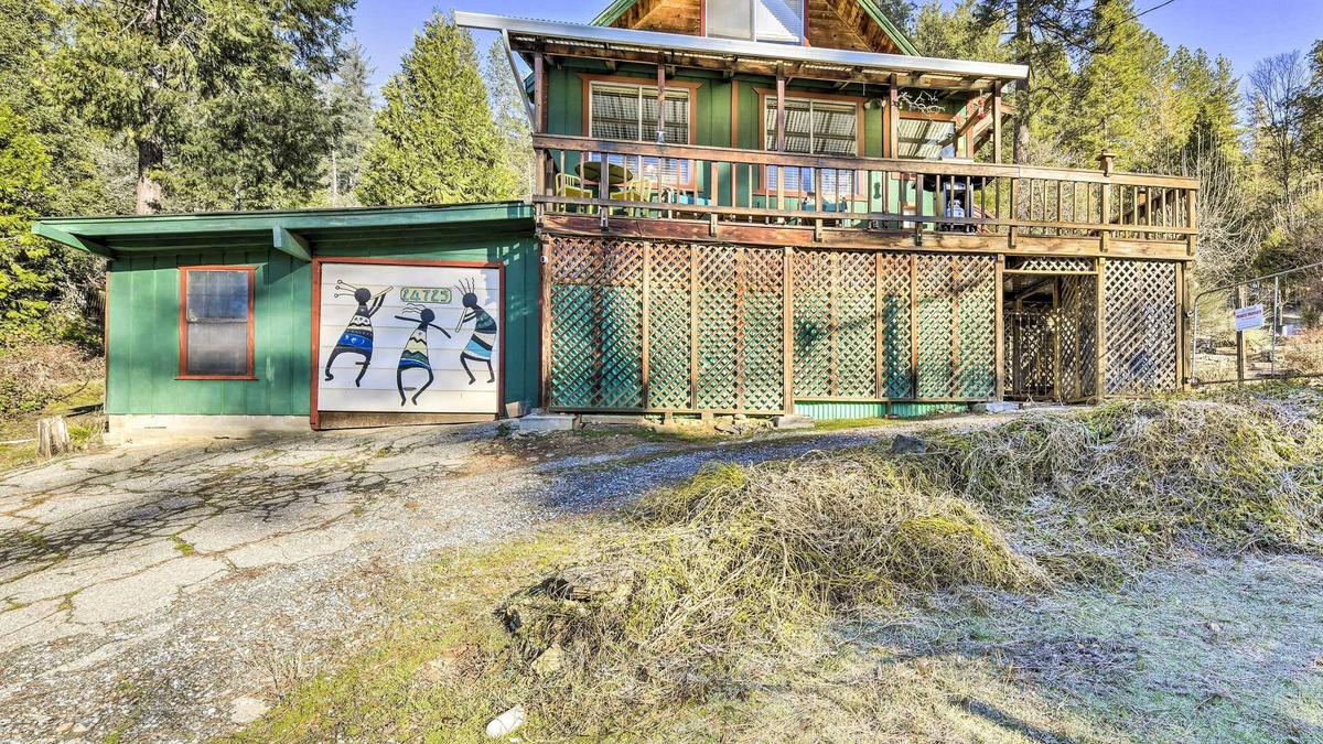 Glencoe Cabin | Pioneer Cabin Retreat w/ Grill & Mtn Views!