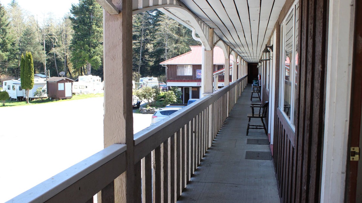 Port Hardy Hotel | Pioneer Inn by the River