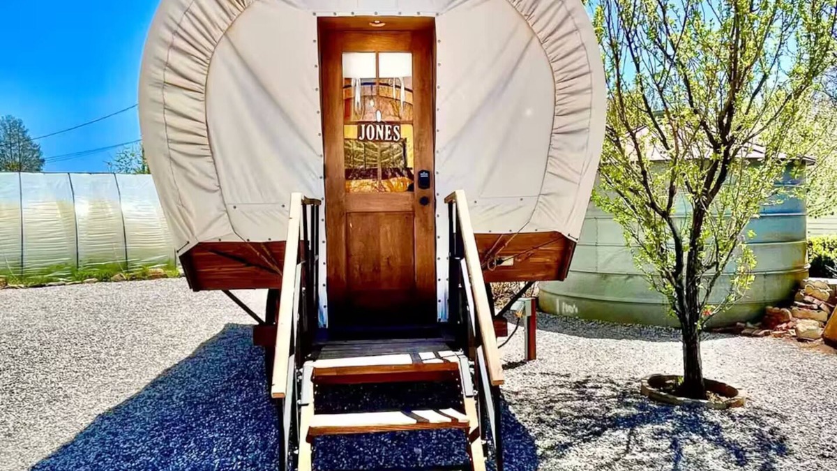 Monticello House | Pioneer Wagon—Ultimate Glamping