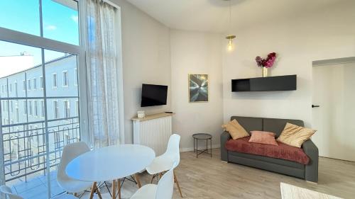 Srodmiescie Apartment | Piotrkowska 37 Shine By DreamAp