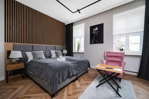 Srodmiescie Apartment | Piotrkowska Grand Avenue Apartments by BookingHost
