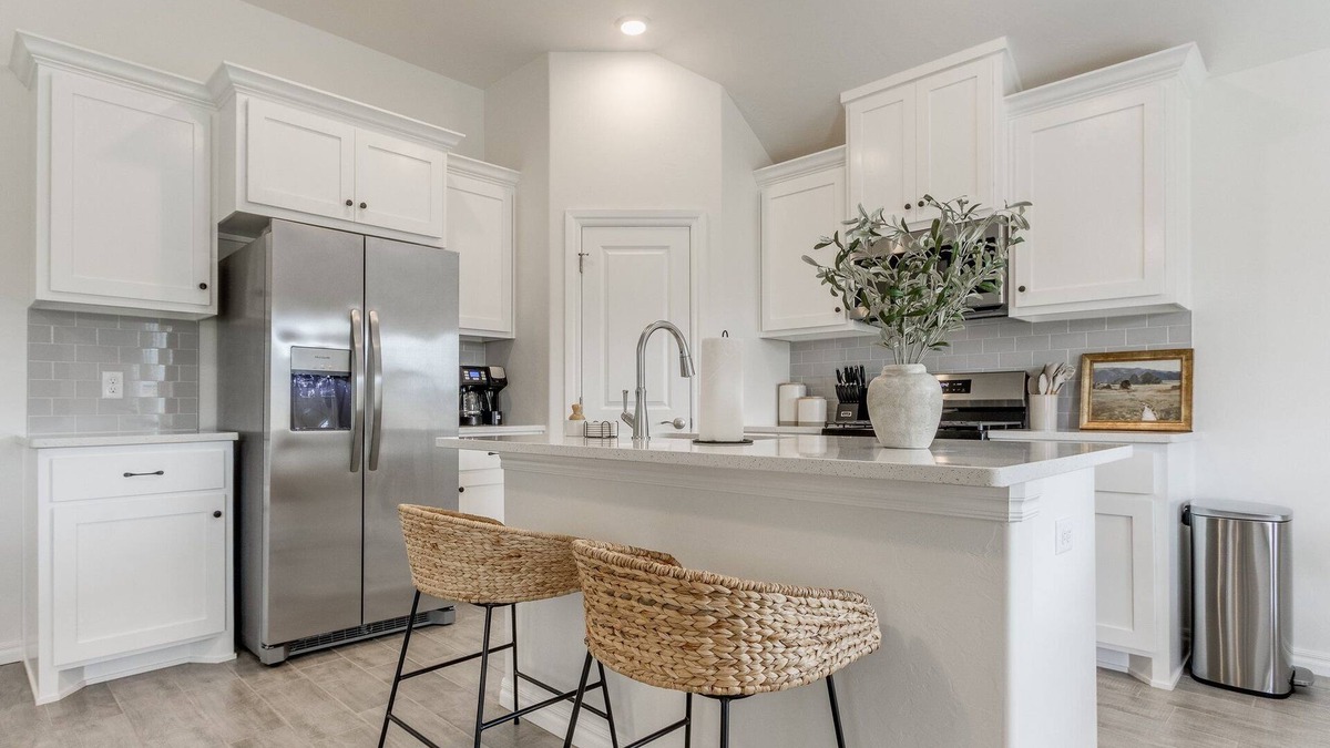 Moore House | Piper Place | A Modern Stay in Moore