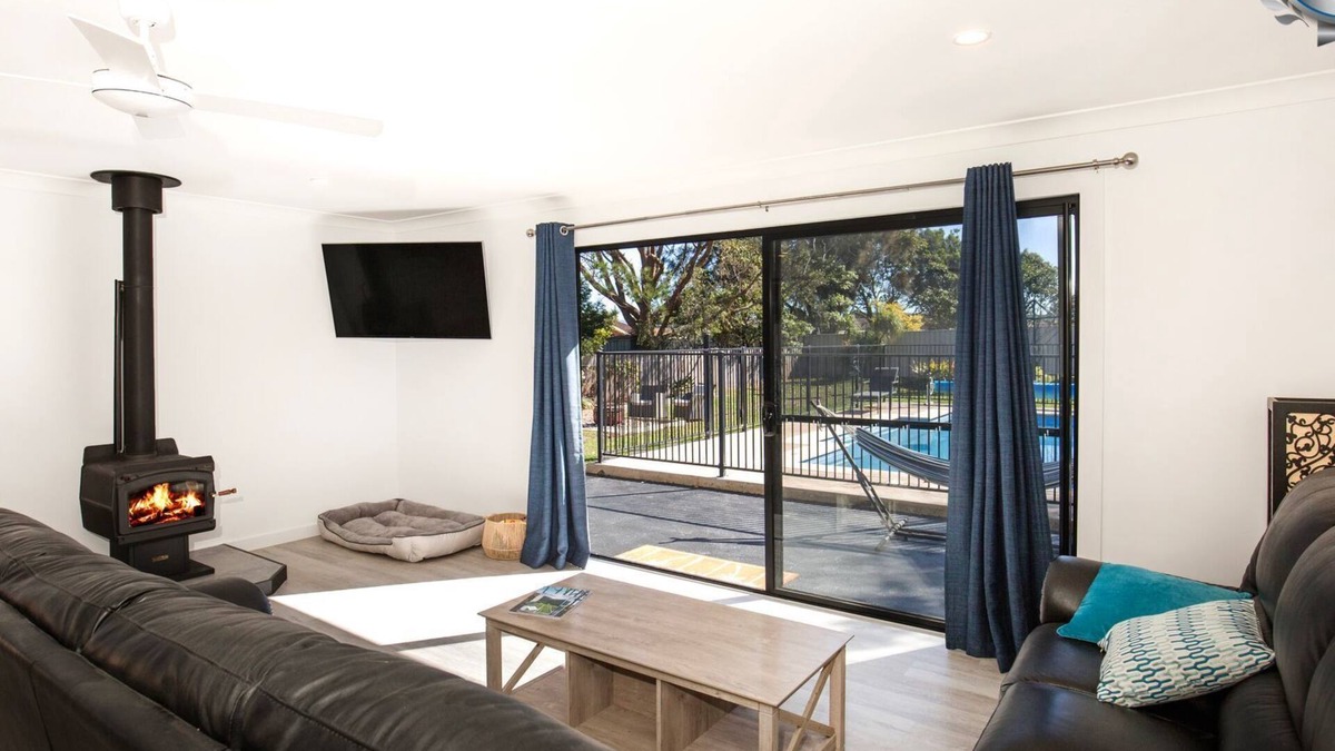 Culburra Beach House | Pipers Spot - Pet Friendly - Fireplace with Swimming Pool