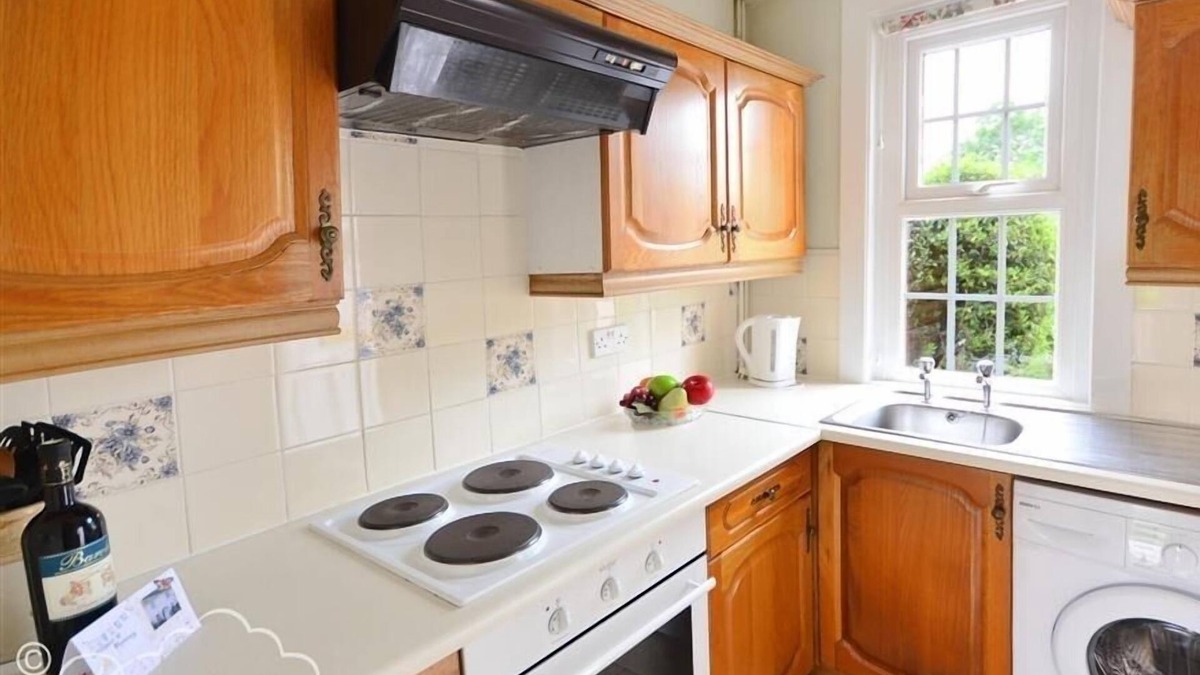 Evershot Cottage | PIPPINS, pet friendly, with a garden in Dorchester
