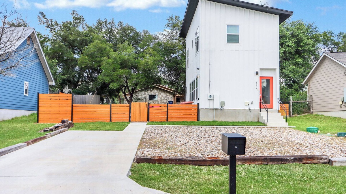 Canyon Lake House | Pitch Perfect! Minutes from Canyon Lake!