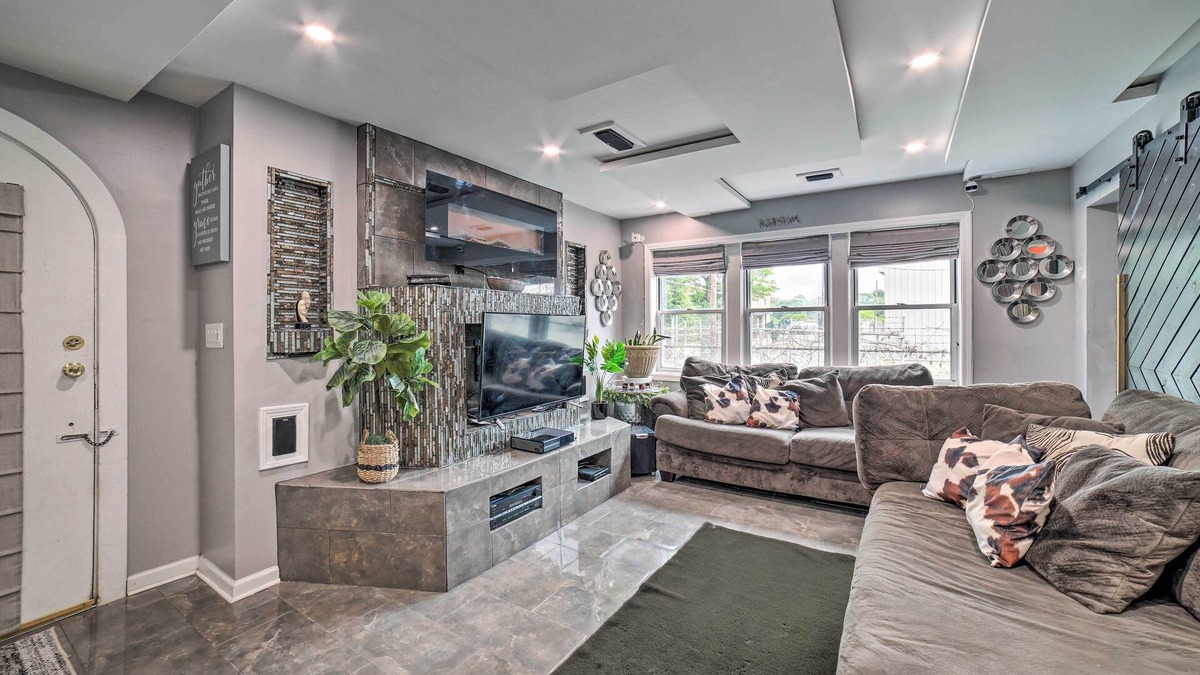 Lincoln-Lemington-Belmar House | Pittsburgh Home w/Pool, Fire Pit + Game Room