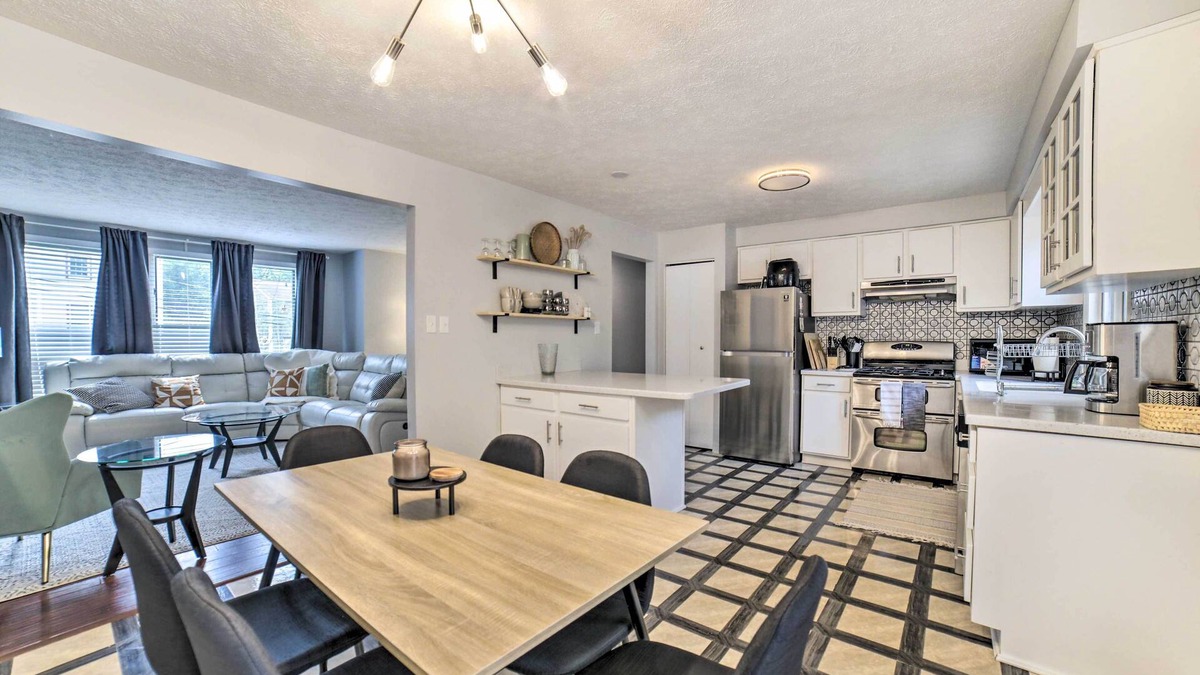 Brighton Heights House | Pittsburgh Retreat w/Deck ~ 4 Mi to Dtwn!