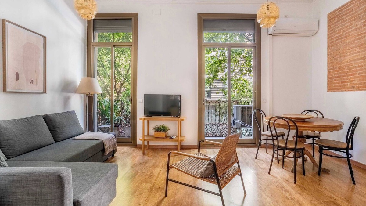 Sant Antoni Apartment | Pl Universitat Bright and cozy 2BD - 2BTH