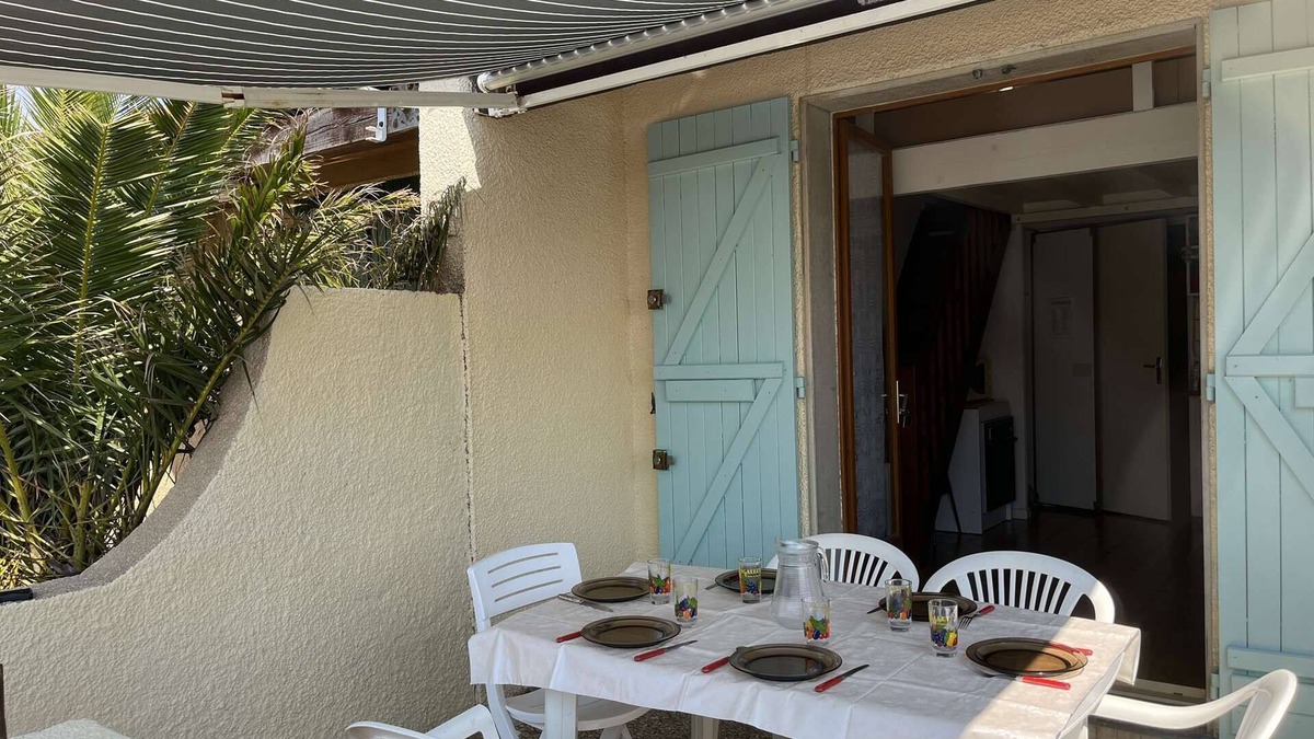 Leucate Apartment | PL070 103 Mezzanine cabin house sleeps 6 PORT LEUCATE NATURISME