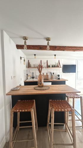 Opera Apartment | Place aux huiles