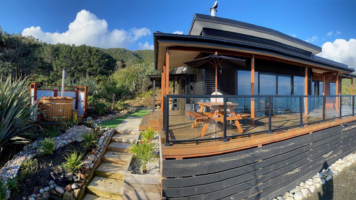 Paparoa National Park Cottage | Place for 2 with a sea view 1 Bedroom / W/ Hot Tub