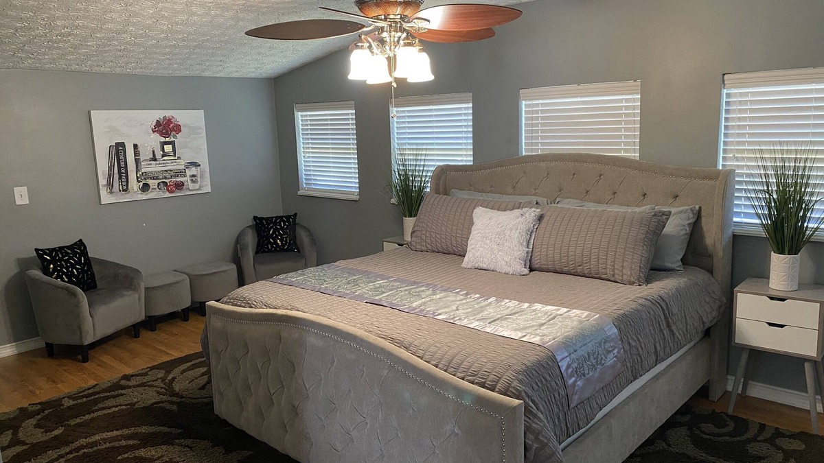 Arlington House | Place to remember in the wooded area 3 bedroom 4 beds 2 full Bath sleeps 7