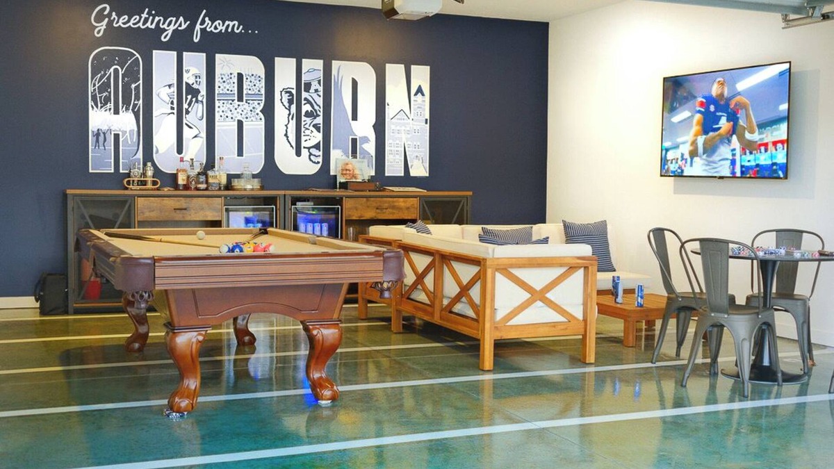 Auburn House | Plainsman Retreat- 4 min to AU, Gameroom, FirePit+