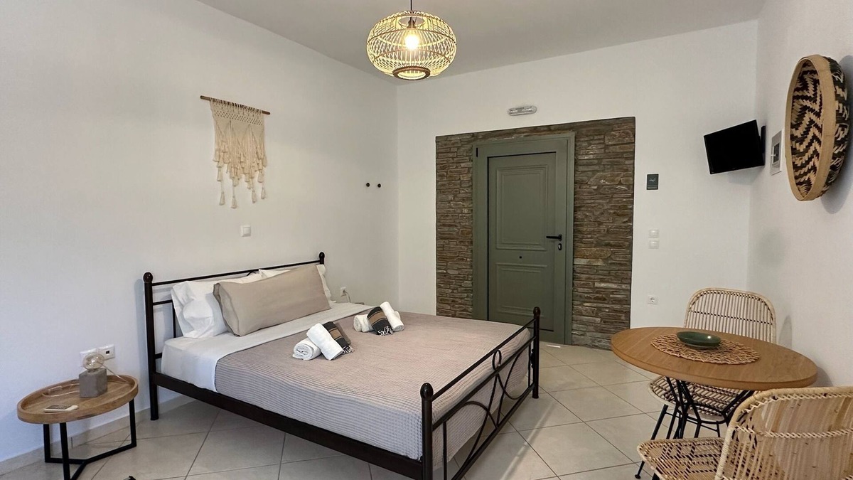 Ormos Korthiou Apartment | Plaka Studio