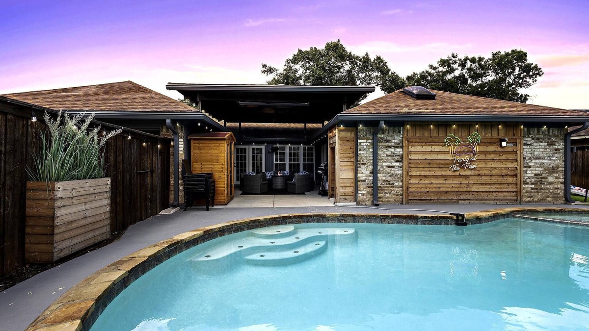 Richardson House | Platinum Escape: Heated Pool, Spa, Game Room, Golf, and Infrared Sauna