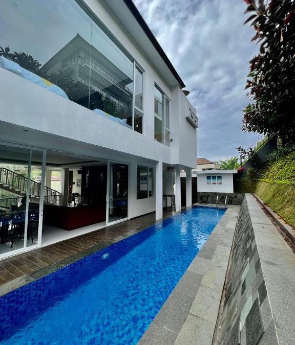 Bandung Villa | Platinum Yellow Bandung Villa 24 Pax Private Pool