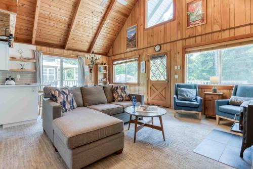 Manzanita House | Play Chalet MCA 489 - Meredith Lodging