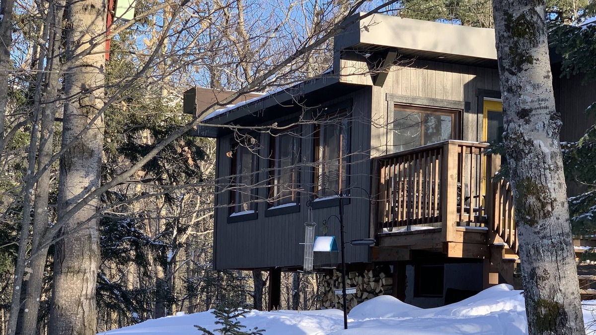 Mont Ste. Marie House | Play & Stay - Ski Hill & Trails at the Bottom of the Street!