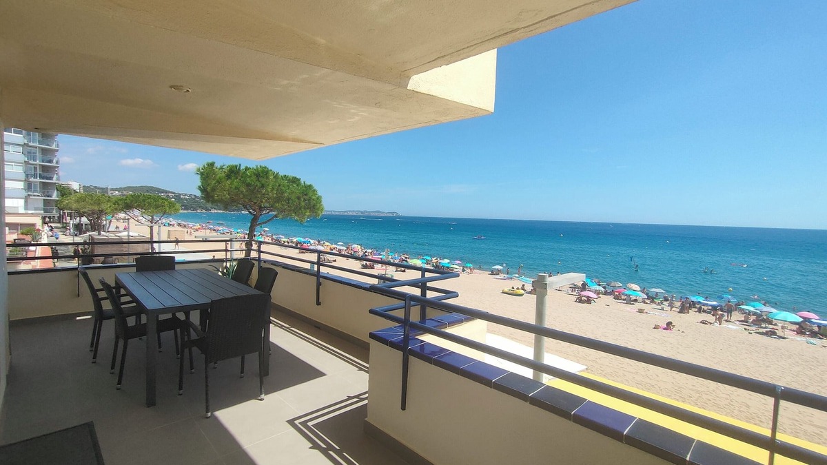 Platja d'Aro Apartment | Playa d'Aro,2 bedrooms, 2 bathrooms, sea view, air conditioning, large terrace, free wifi, private parking