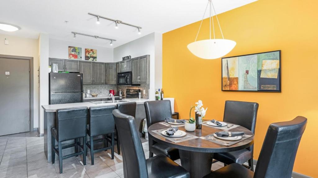 South Pandosy Apartment | Playa del Sol Special #442