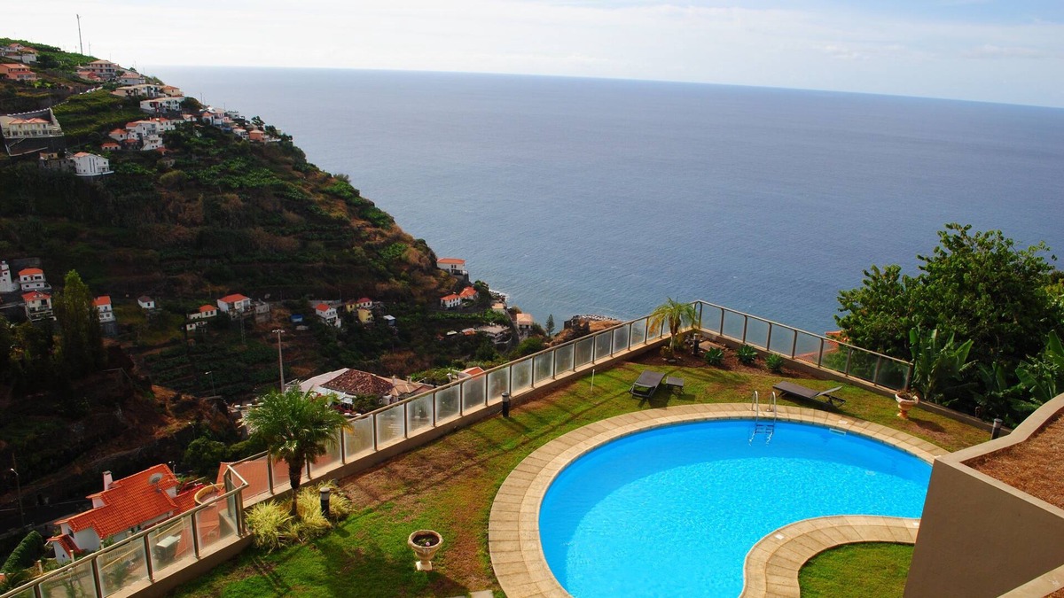Estrela da Calheta Apartment | Plaza Bay - Apartment With Swimming Pool & Stunning Sea views