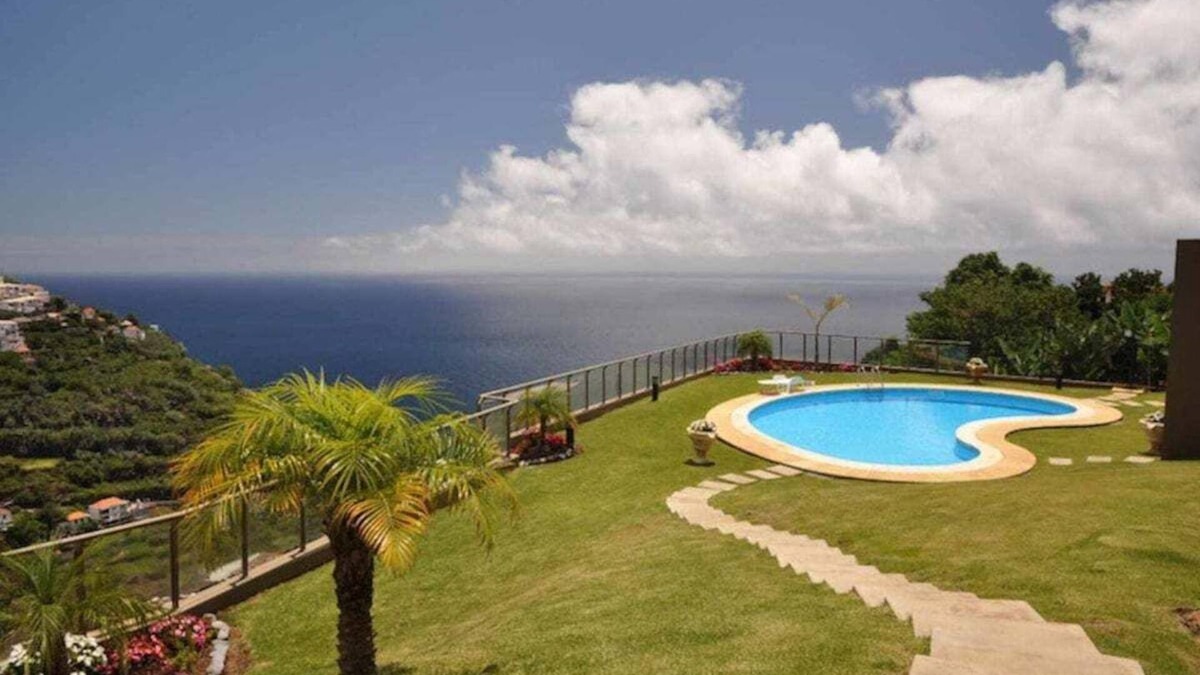 Estrela da Calheta Apartment | Plaza Bay Luxury Apartment with Swimming Pool