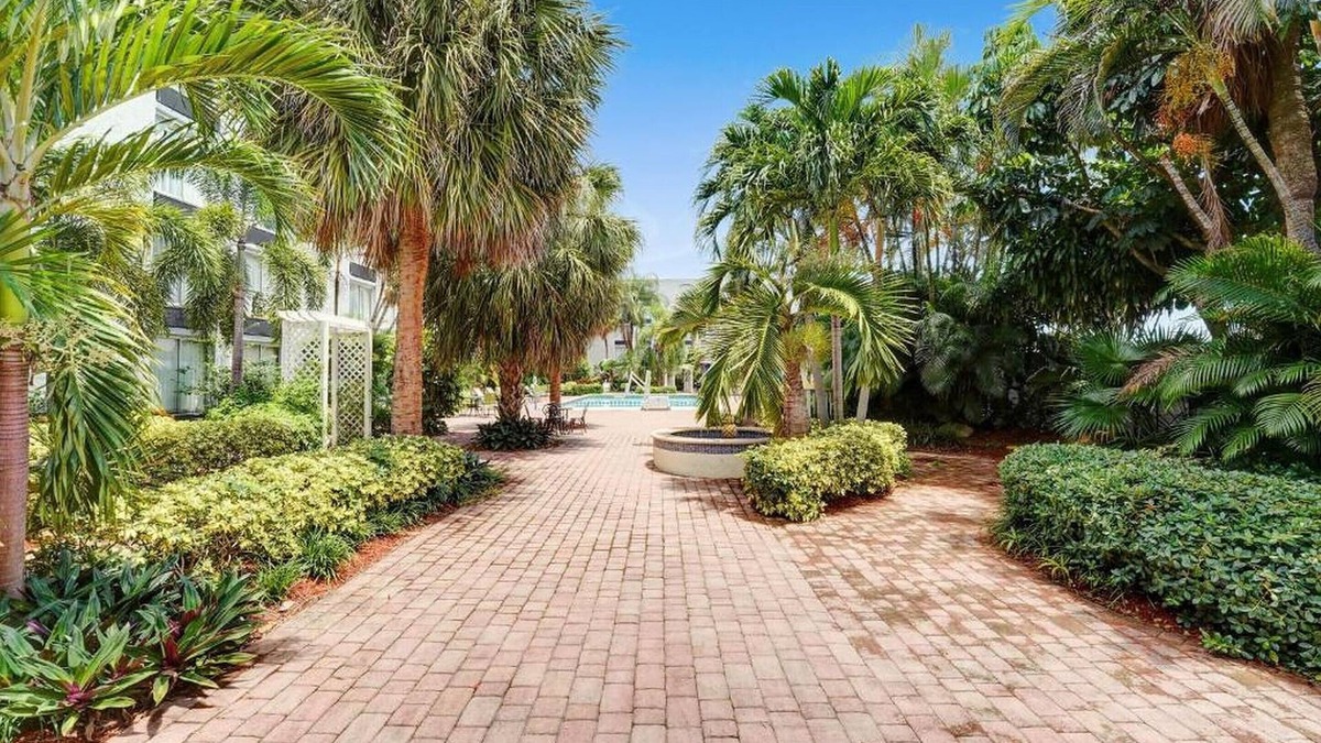 Survey Creek Hotel | Plaza Hotel Fort Lauderdale