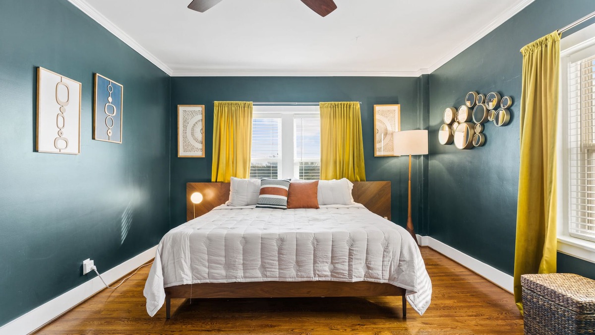 Kansas City Condo | Plaza Scenic - Walk to Nelson + Plaza +Streetcar